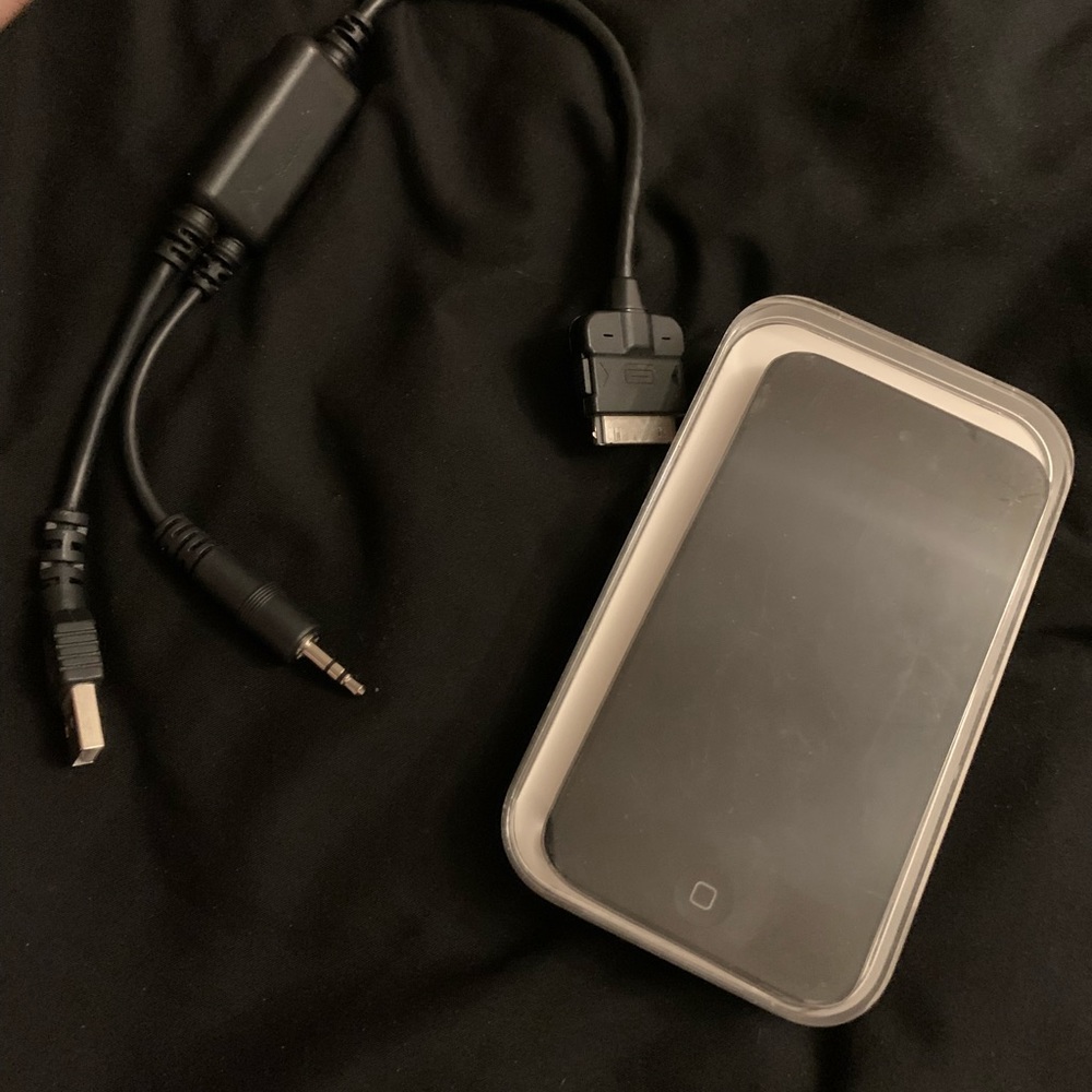 iPod Touch black and white colors